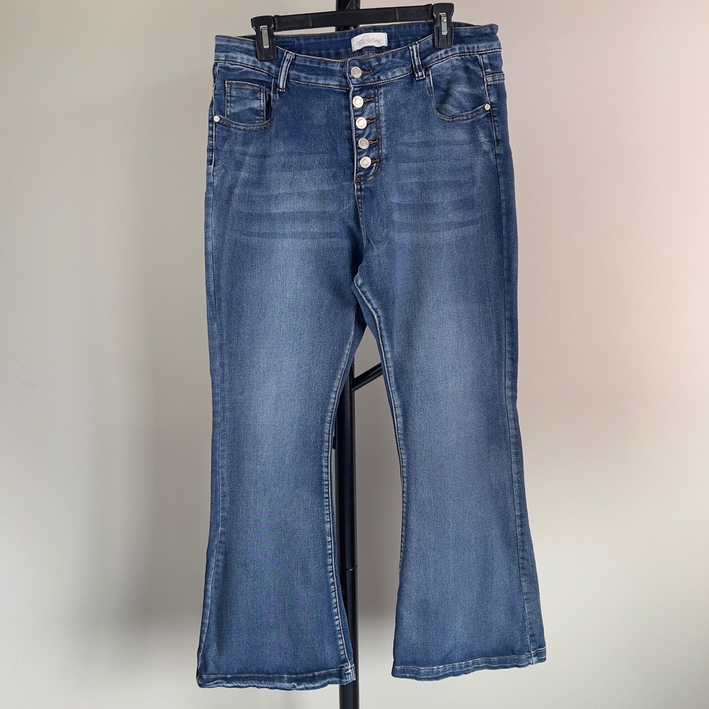 RED Bottoms Womens Button Fly Flare Leg Jeans Medium Wash Boho Country Western